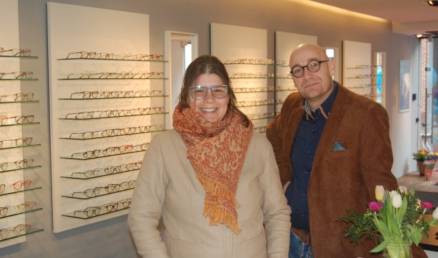 Hans en Tamara Jonker hebben al achttien jaar een optiek in Burgh-Haamstede en breiden nu uit naar Goes.