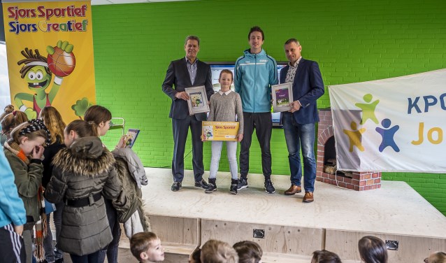 Het Sjors Sportief-boekje wordt ieder jaar officieel uitgereikt