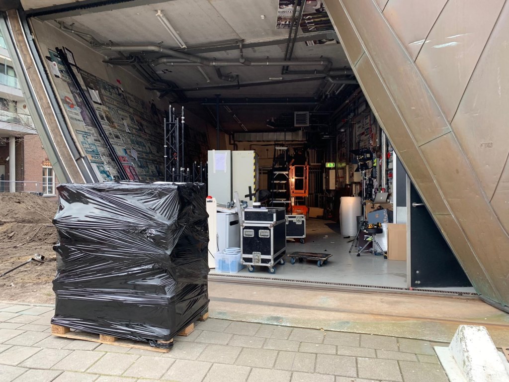 De voorbereidende werkzaamheden voor de verbouwing van Mezz zijn begonnen.