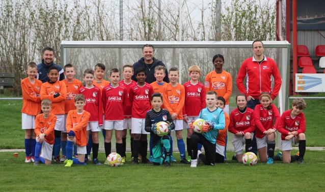 Wemeldinge JO11-2G en GPC JO11-2 vooraf aan de jeugdwedstrijd van de week.