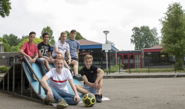 De zes jongeren die zich sterk maken voor een Playground aan de Berkstraat in Zundert.