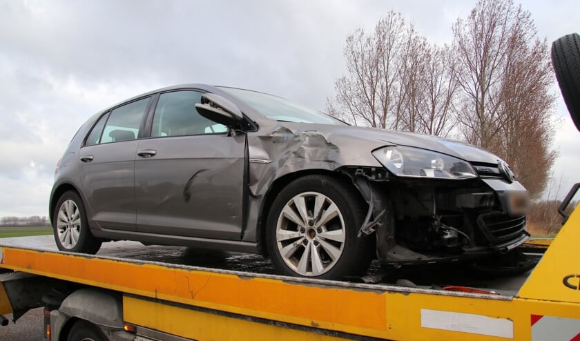 Bromfietser gewond bij botsing met auto Oud-Vossemeer