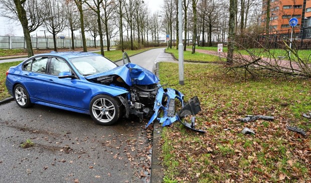 De auto raakte zwaar beschadigd.