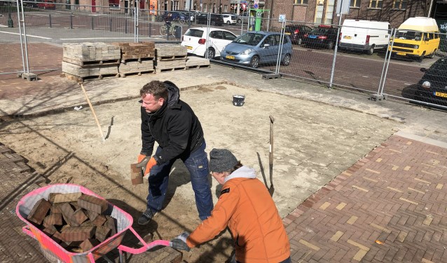 Op het Dr Jan Ingen Houszplein is begonnen met de herbouw van De Fer.