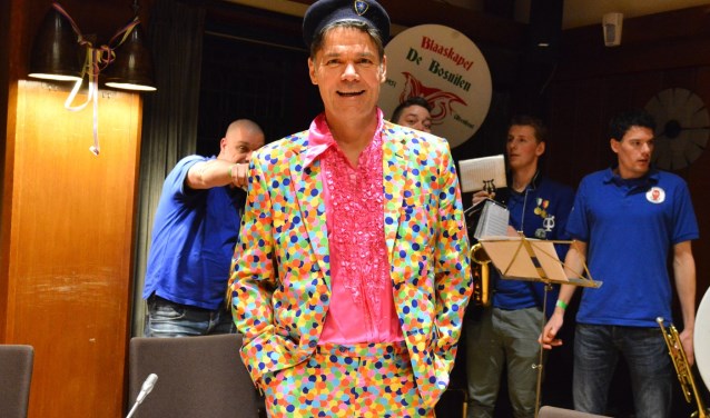 Burgemeester Paul Depla in carnavalsuitdossing