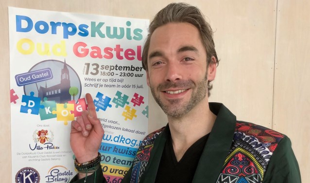 Michiel Moerland roept namens de organisatie op om mee te doen aan de eerste Gastelse Dorpskwis. FOTO JOHAN WAGENMAKERS