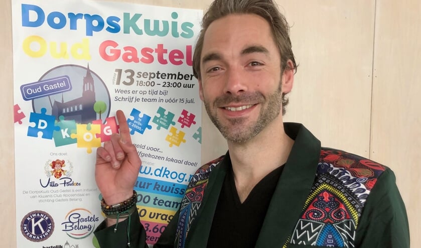Michiel Moerland roept namens de organisatie op om mee te doen aan de eerste Gastelse Dorpskwis. FOTO JOHAN WAGENMAKERS