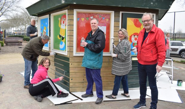 Er werd hard gewerkt in speeltuin Hoge Neer in het kader van NLdoet. FOTO STELLA MARIJNISSEN