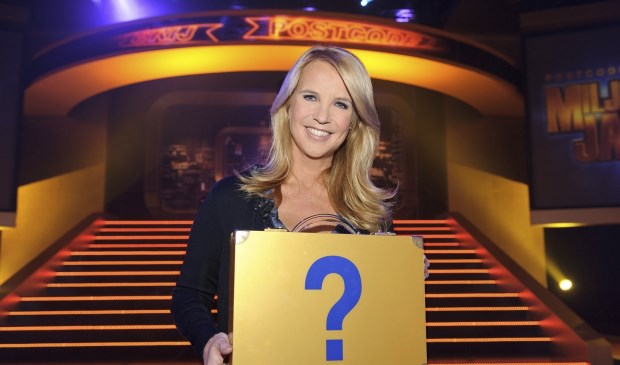 Wie mag de gouden koffer van Linda de Mol openen?