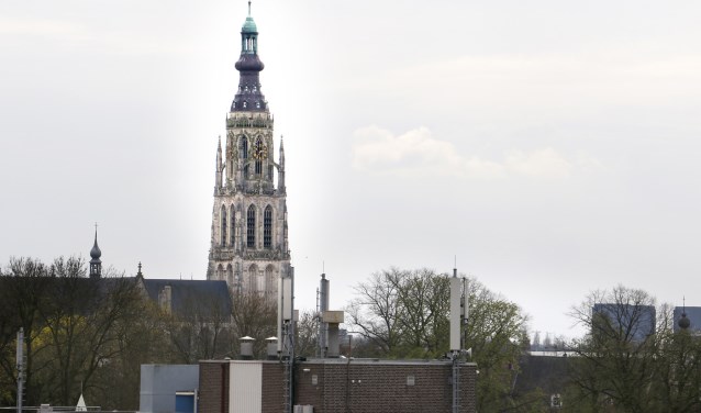 Centrumzijde station Breda zicht op Grote Kerk