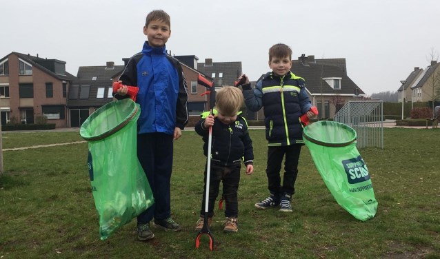 wijkvereniging d'n Omloop uit Hoeven prikte fanatiek op het Groene Hart.