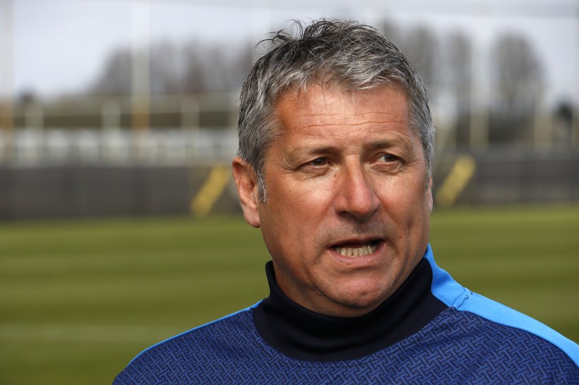 Ruud Brood staat de pers te woord op zijn eerste werkdag als hoofdtrainer van NAC.