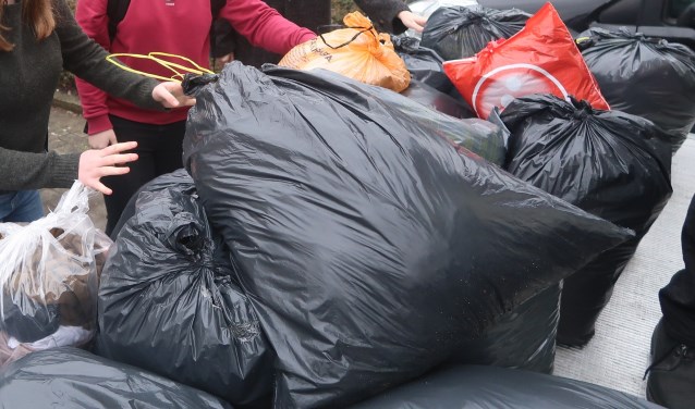 Zakken vol met kleding