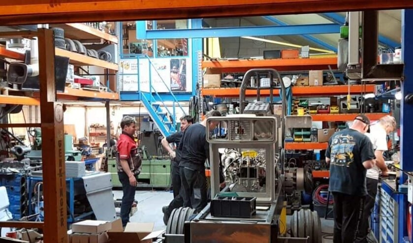 De werkzaamheden in volle gang. FOTO LOEK ROCHUS
