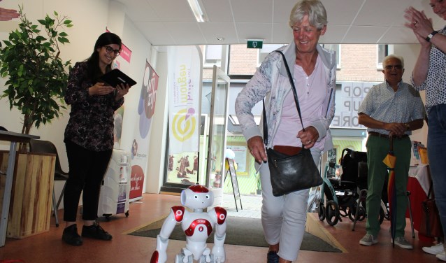 De zorgrobot opende de Pop-upstore