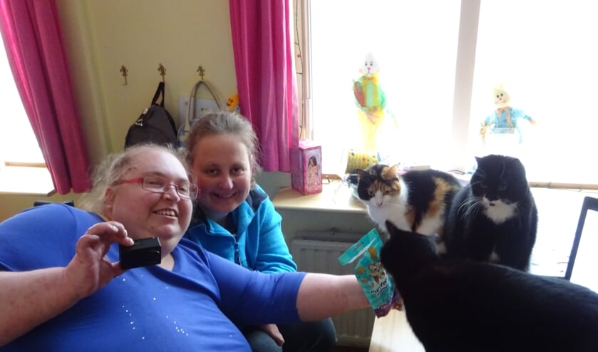 Erica en Nikki van de Kattenbende.