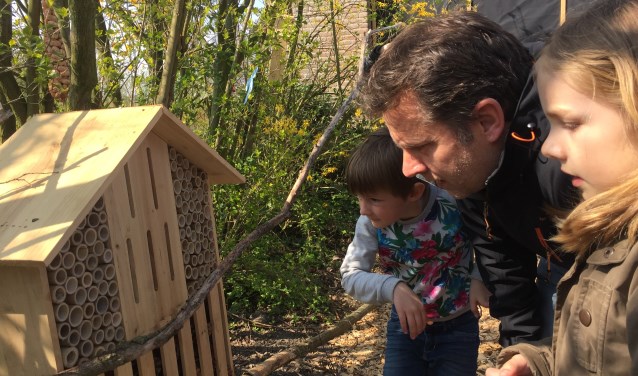 Samen met hun ouders namen de kinderen een kijkje op het Natuurplein