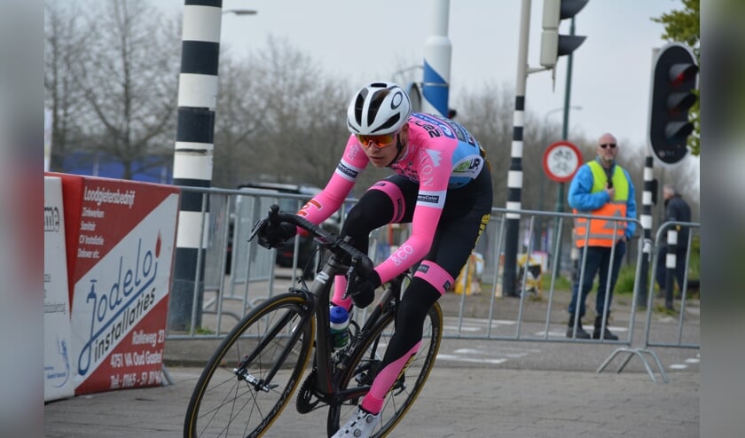 Roan Konings op dreef in de Wielerronde van Oud Gastel. FOTO JOLANDA KONINGS