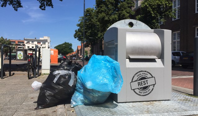 Een restafvalcontainer bij het Dr Jan Ingen Houszplein.