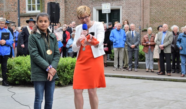 Burgemeester Miranda de Vries en jeugdburgemeester Indy van Dongen openen Konginsdag 2019. FOTO STELLA MARIJNISSEN