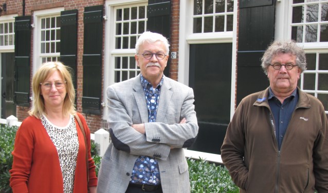 V.l.n.r. Helma Braat, Jack Roelands en Ad de Klerk van Stichting Cultuur Landgoederen Zundert zijn klaar voor het festival rond Henriette Roland Holst.