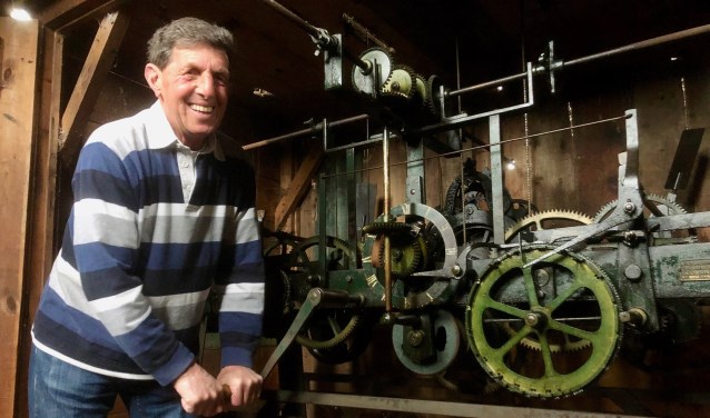 José Frijters draait al meer dan 60 jaar wekelijks de klok van de Stampersgatse kerk op. Foto: Johan Wagenmakers