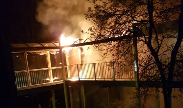 De brandweer had de brand zo onder controle.
