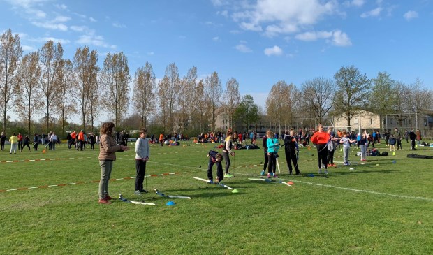Kinderen sporten bij PCP tijdens de Koningsspelen 2019.