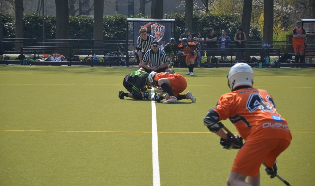 Startpositie van herenlacrosse: face-off