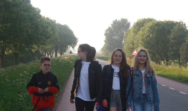 Jong en oud loopt graag mee met de avondvierdaagse van Vosmeer