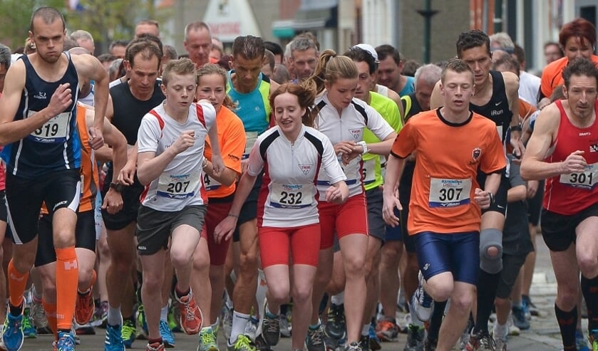 Start 5 kilometer Vlietloop. FOTO 'T VEERKE