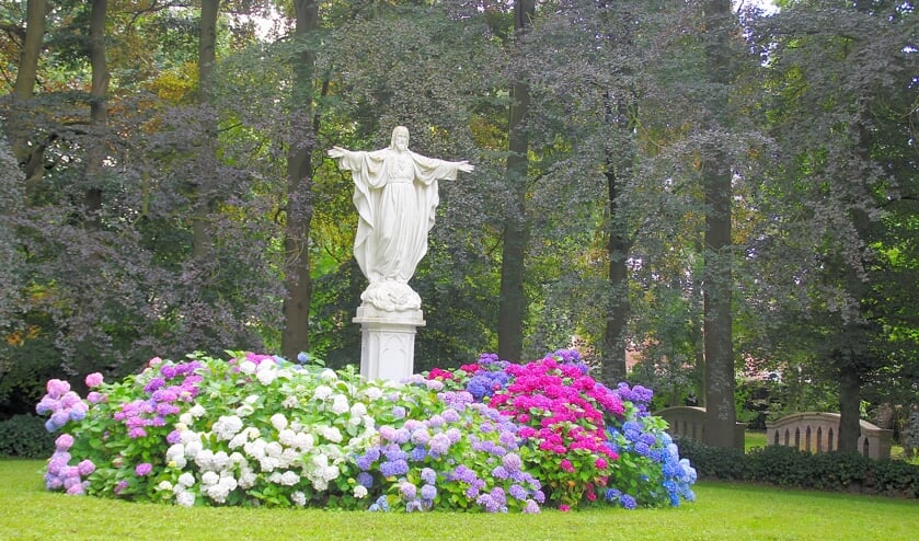 Religieus Erfgoed in het Arboretum Oudenbosch omringt door prachtige Bruine Beuken. FOTO FRANK VAN ANDEL