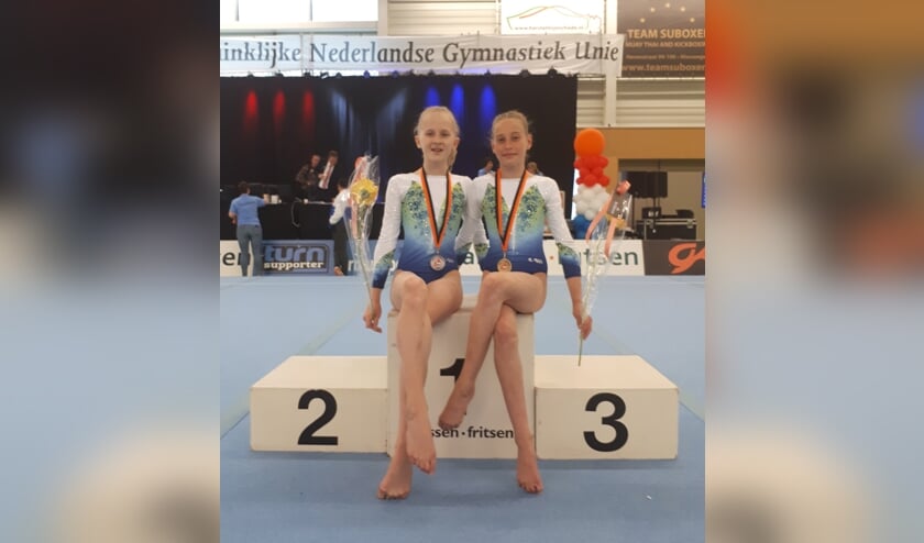 Loïs, rechts op het podium.
