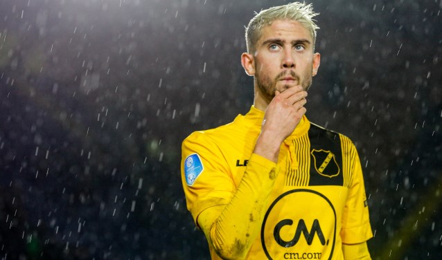 CM staat al voor het vierde jaar op het shirt bij NAC.