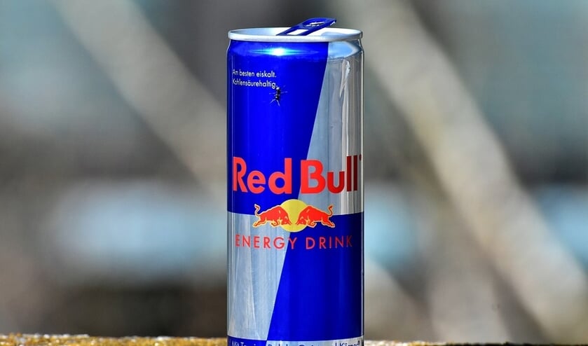 Man steelt 19 blikjes Red Bull bij tankstation