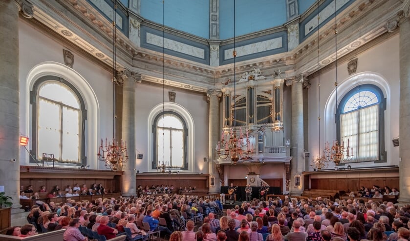 Oostkerk bomvol voor concerten Racoon 