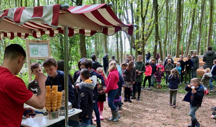 Eerst een ijsje eten en daarna het Gastels Speelbos verkennen.