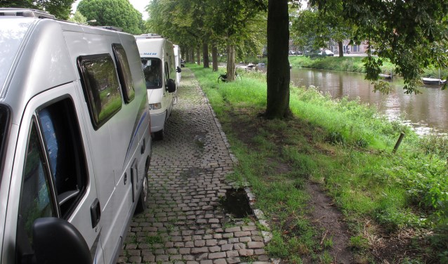 Campers aan de Nijverheidssingel.