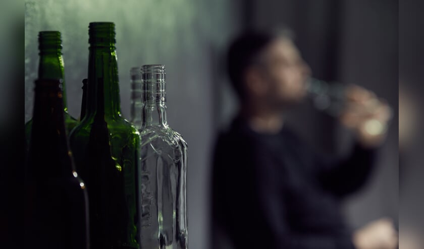 De campagne 'Laat ze niet (ver)zuipen' gaat alcoholmisbruik tegen.
