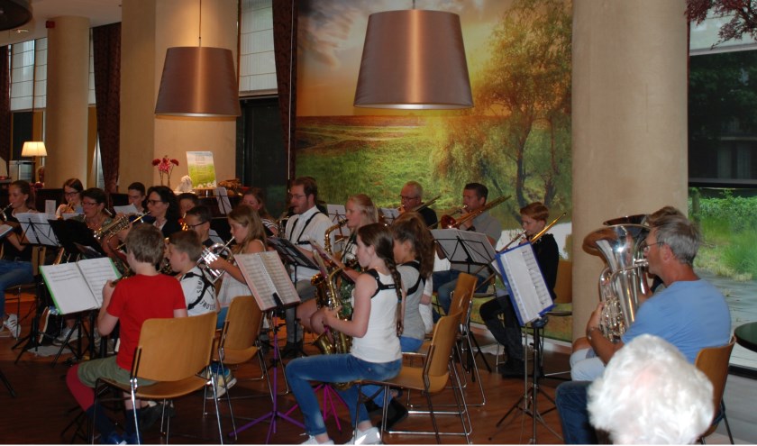 Happy nOtes tijdens een optreden in de Kronestede