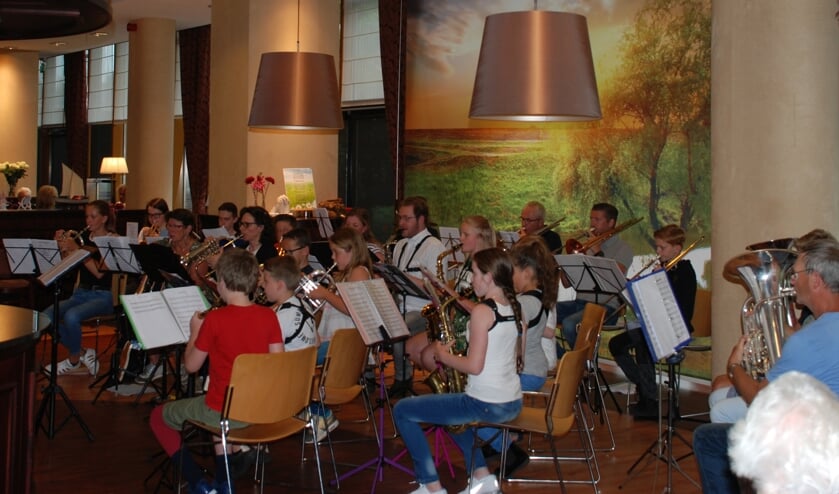 Optreden Happy Notes bij Kronestede. FOTO L. VAN MEER