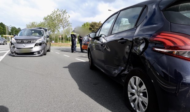 Beide auto's liepen flink wat schade op.