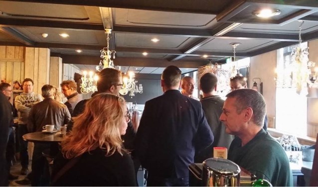 Een gezellig drukke netwerkbijeenkomst in Zalencentrum de Raayberg.