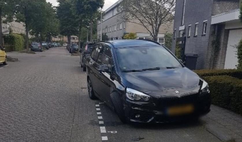 De BMW raakte zwaar beschadigd.