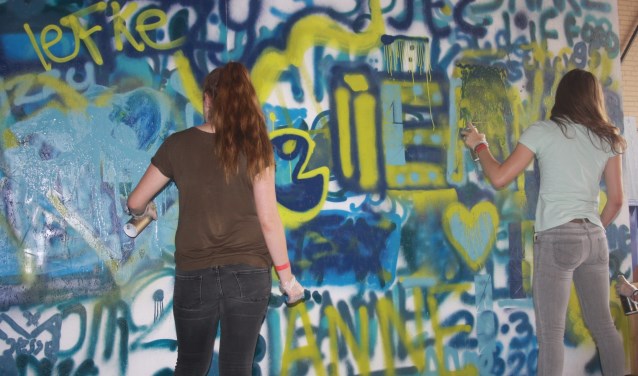 Eén van de workshops is graffiti spuiten