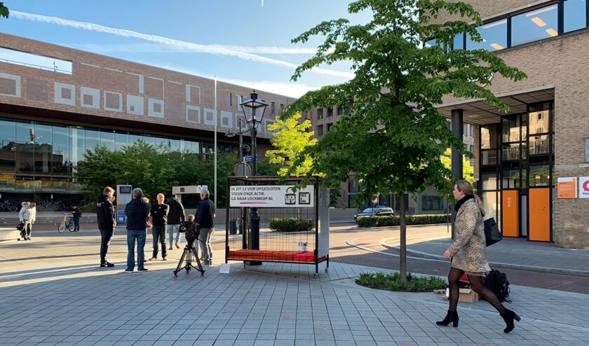 De eerste actievoerder is maandagmorgen kort na acht uur opgesloten in de Willemstraat.