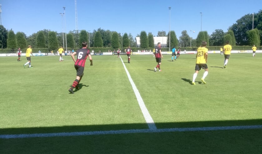 Het eerste doelpunt werd gemaakt door Sydney van Hooijkdonk.
