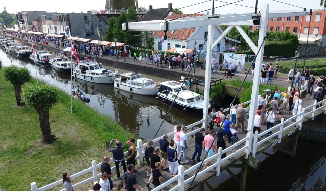 Gezellige drukte op de Leurse Havenfeesten.