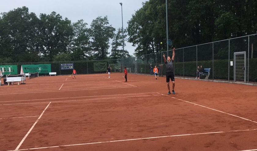 Vele spannende partijen werden er gespeeld tijdens het Junioren Eendagstoernooi bij TC Pagnevaart in Hoeven.