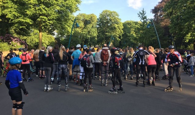Enthousiaste groep bij derde editie van SingelSkate Breda in 2018.